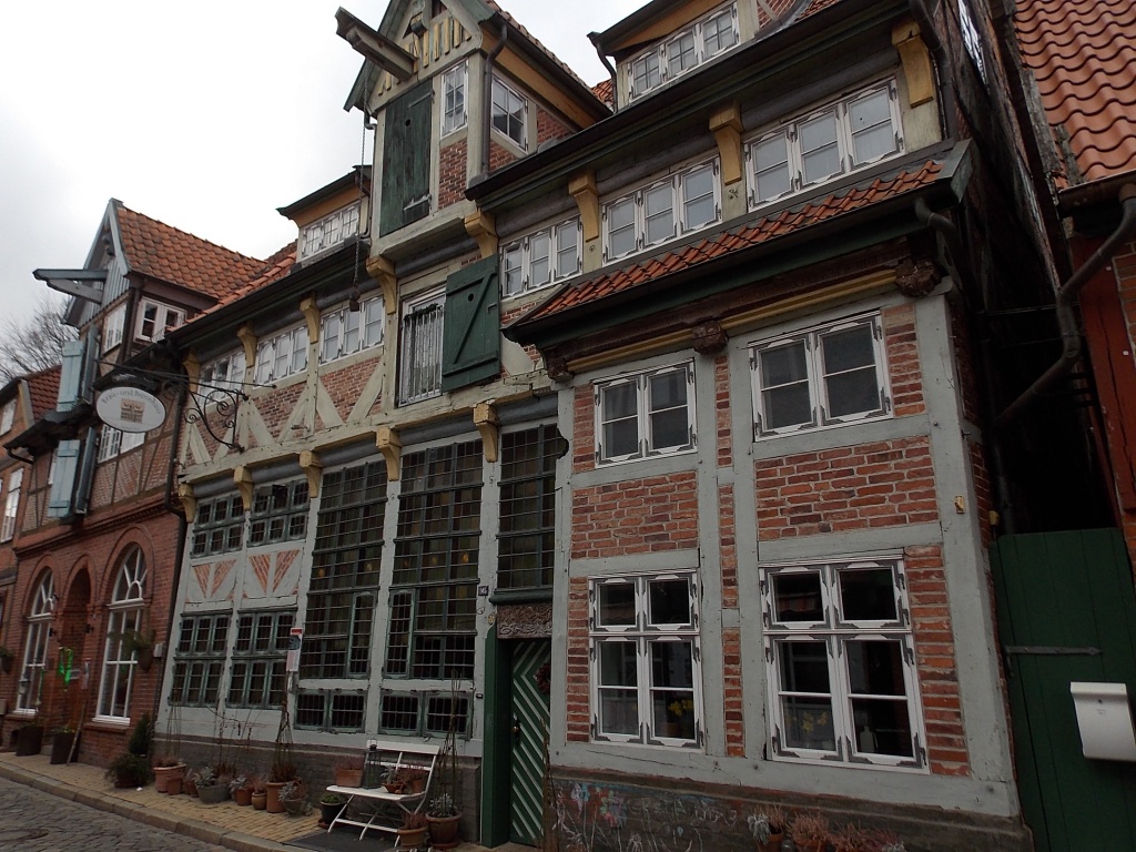 Lauenburg Elbstraße Brau- und Brennhaus. Ein sehr schönes altes Haus mit viel Fachwerk und vielen unterschiedlichen, auch in der Größe, Fenstern.