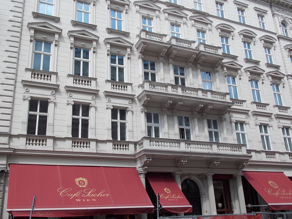 Wien Hotel Sacher und das Café Sacher ein Luxushotel, welcher bekannt ist für Original Sacher-Torte.