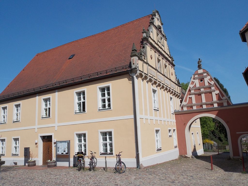 Wiesenburg Rathaus mit Männekentor