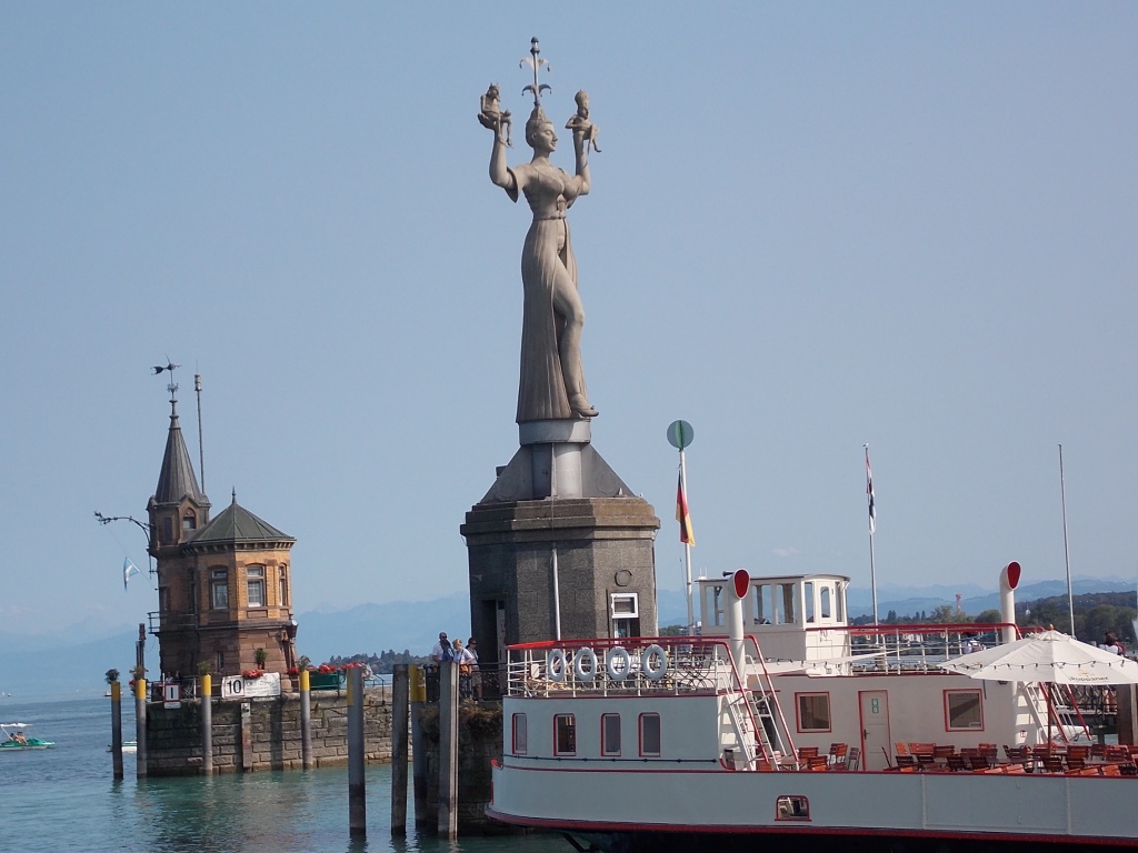 Konstanz Hafeneinfahrt Imperia Deutsche Alleenstrasse 7