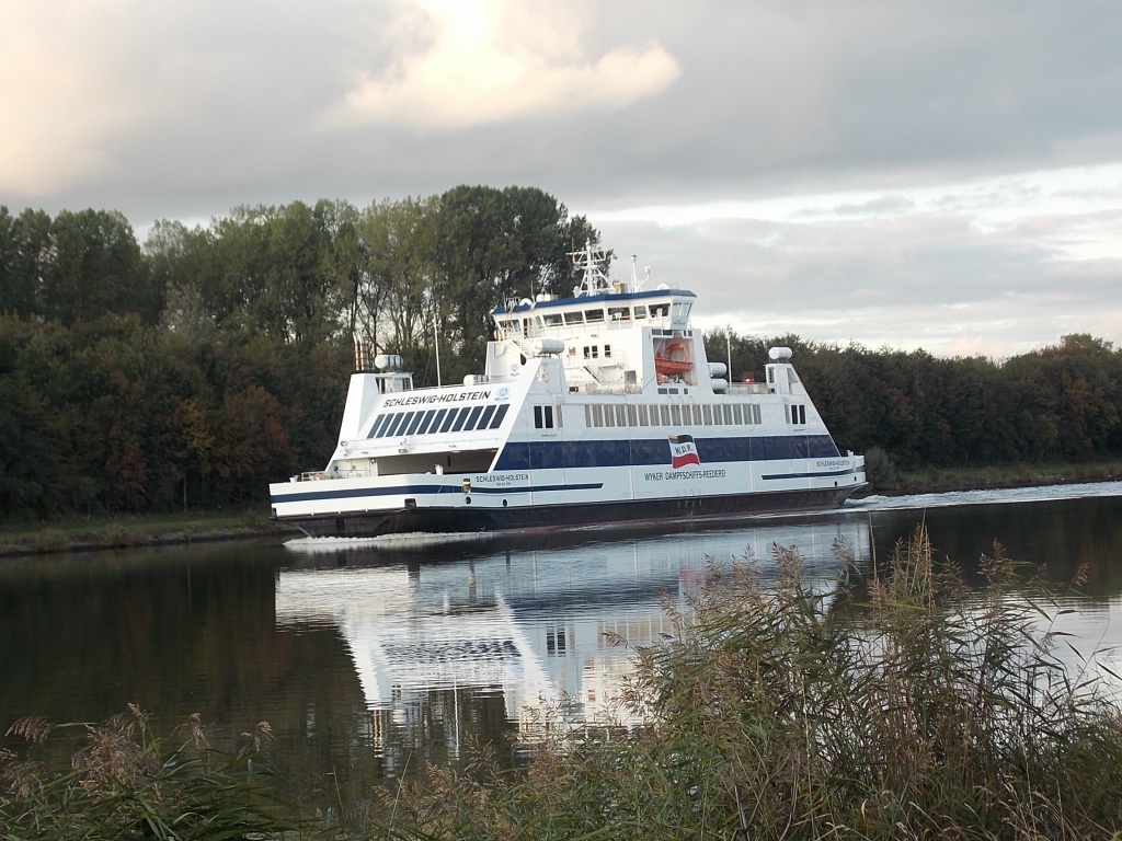 Nord-Ostsee-Kanal Fähre Wyker-Dampfschiffs-Reederei