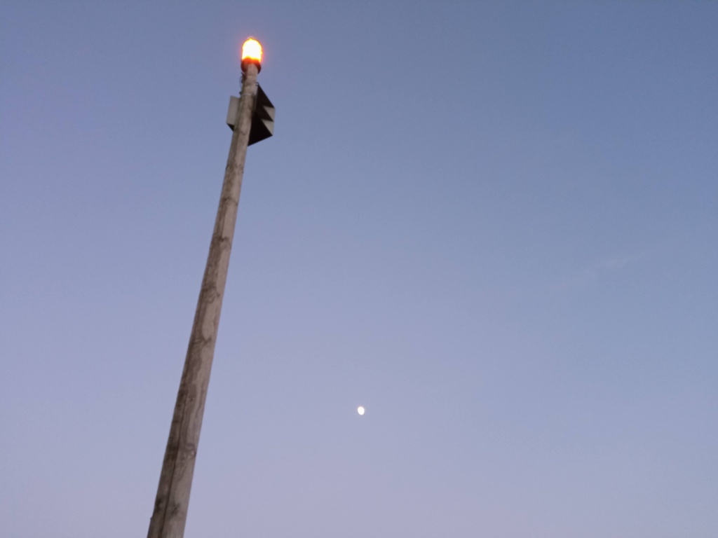 Lampe und Mond
